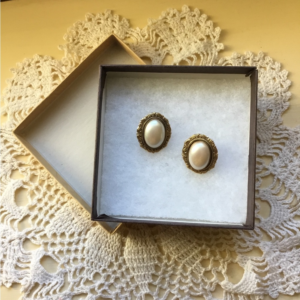 1928 Jewelry Co. Cameo Style Faux Pearl Earrings